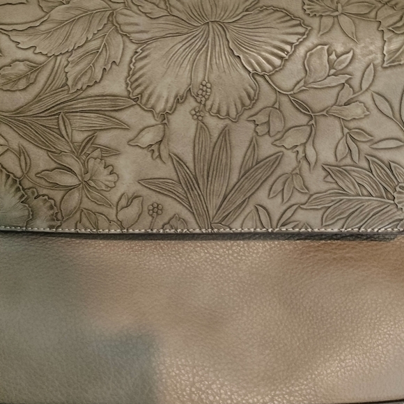 NWT Women's Darcy Marks London Tan Vegan Leather Floral Engraving Design - Picture 4 of 11